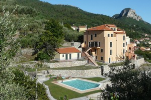 Properties for sale in Italy, on the Italian Rivieras, in the Italian Lakes and Tuscany.